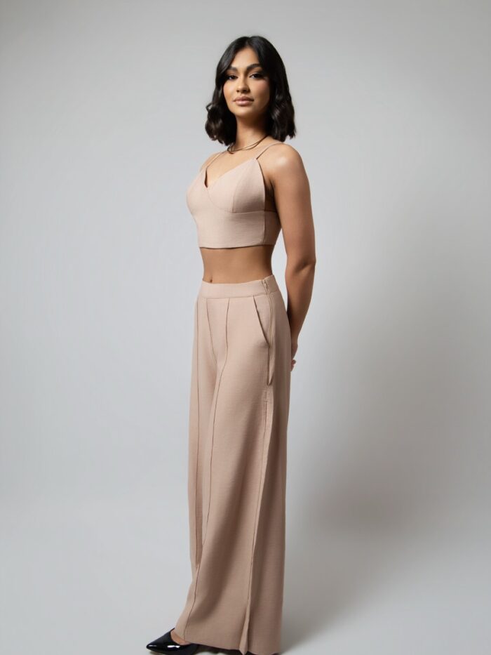 Conjunto Nude Top Cropped com Alças e Calças Pantalona Cintura Alta