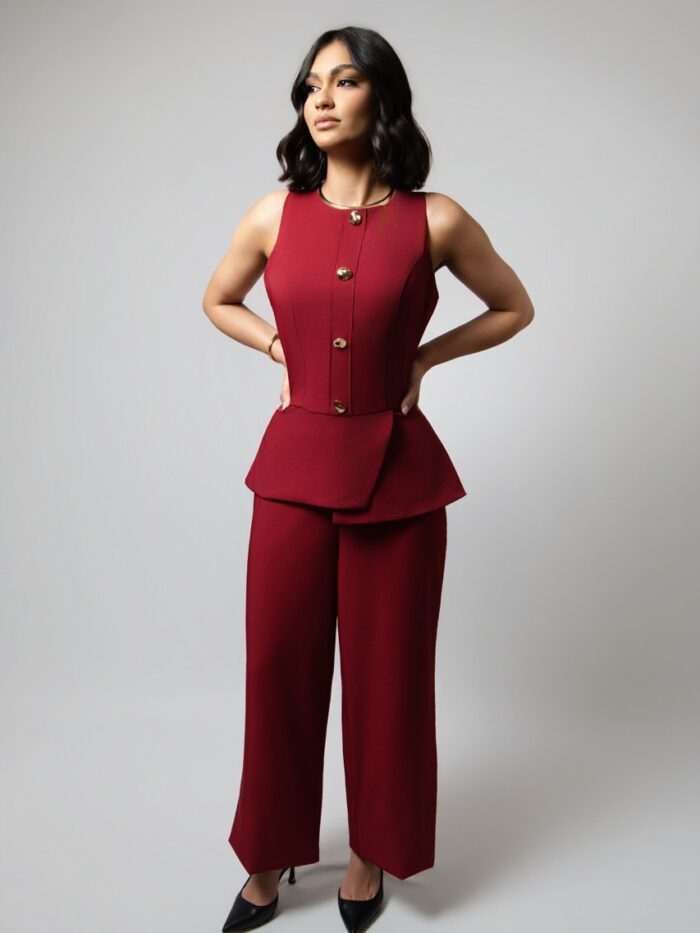 Conjunto Ruby Tailored: Top Peplum com Botões Dourados + Calças Wide-Leg